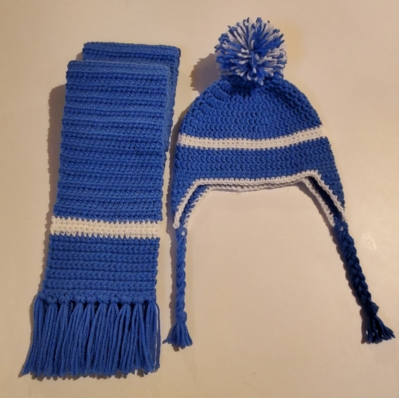 Toddlers blue and white hand crochet hat and scarf set - Picture 4 of 6